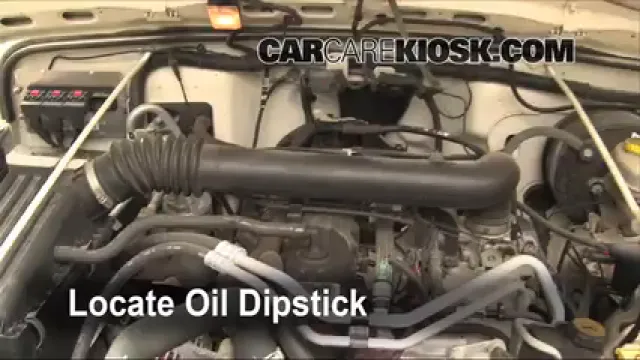 2006 Jeep Wrangler Unlimited Rubicon 4.0L 6 Cyl. Huile Vérifier le niveau de l'huile